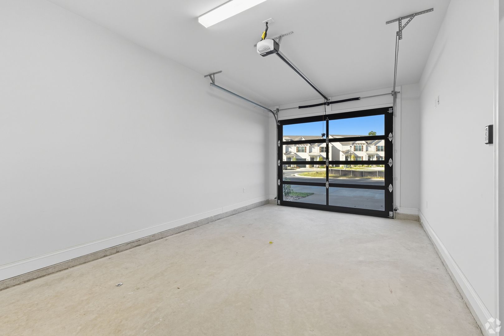 OCTOBER SPECIAL: Free App Fees + 1 Month FREE! Modern 3BR/2.5BA Townhome in Valdosta