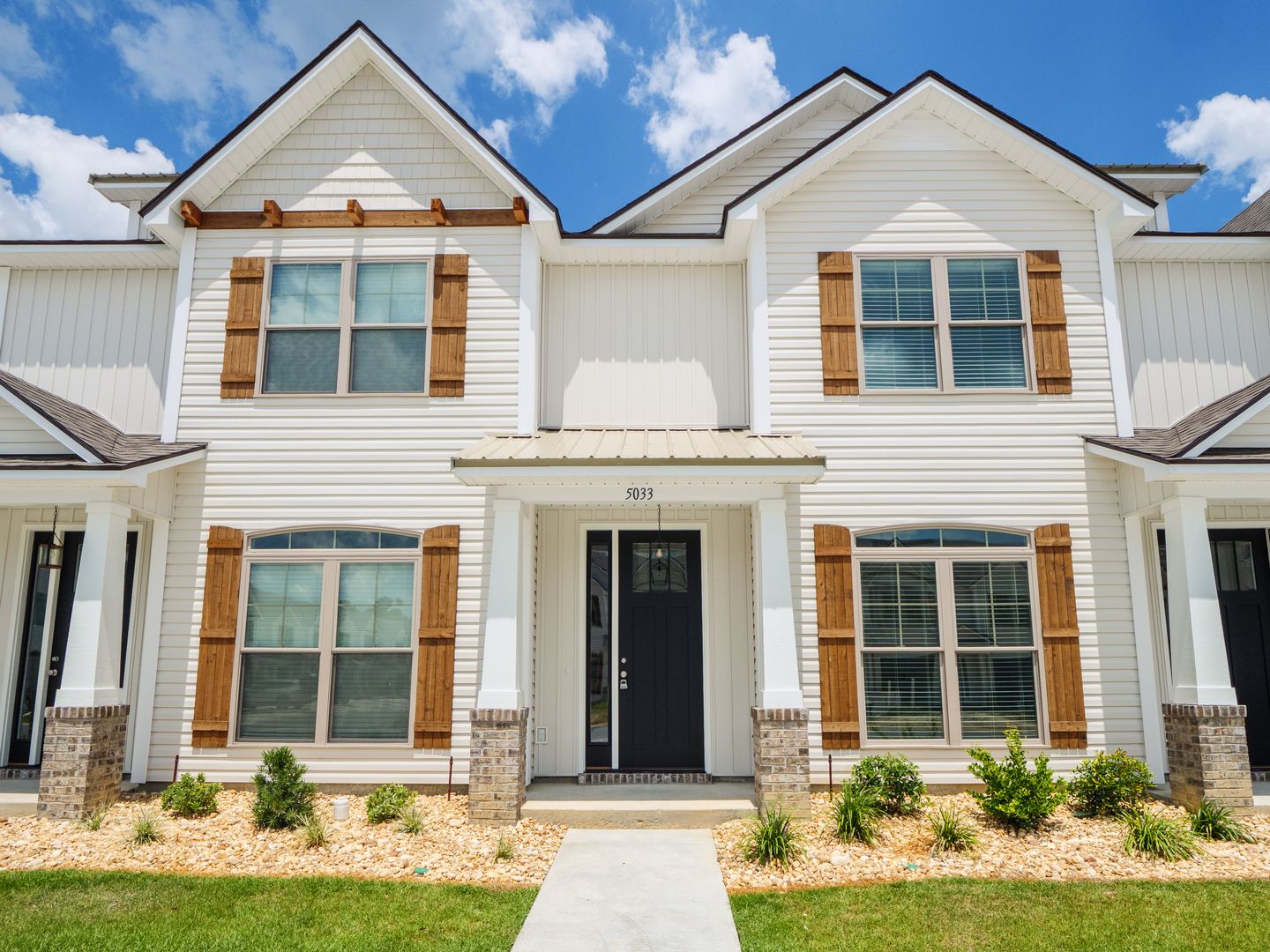 Modern 3BR/2.5BA New Construction Townhome! Just 6 Mins from Moody AFB!